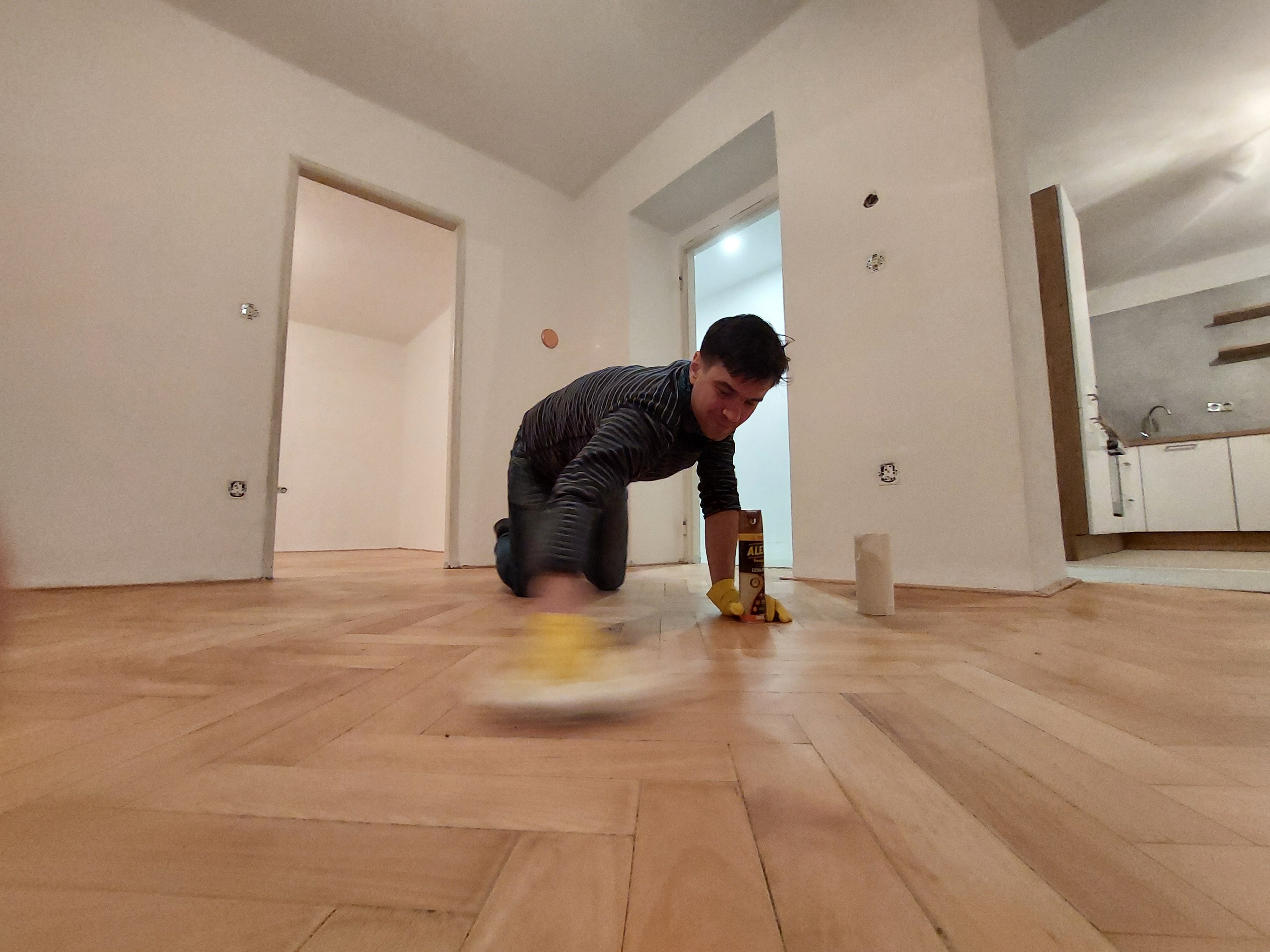 Renovace parket během rekonstrukce